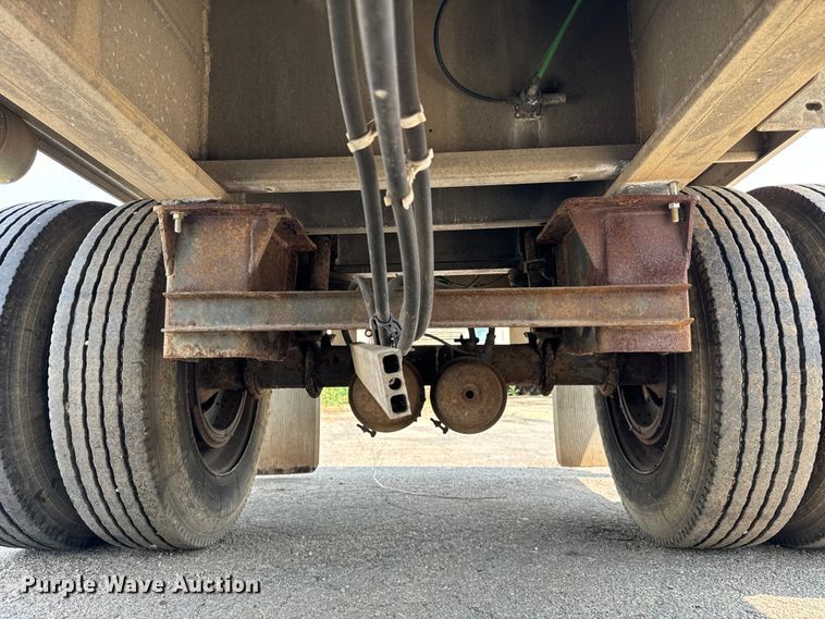 image for item DV5788 1994 East  flatbed trailer