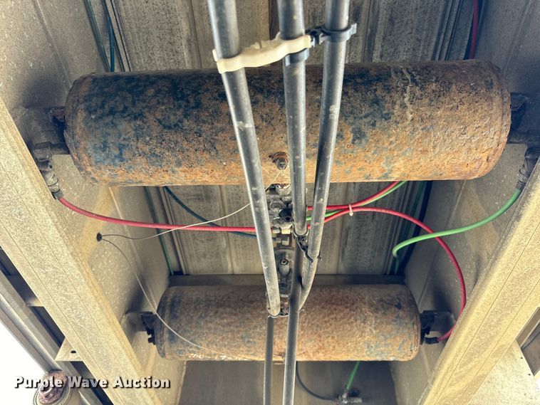 image for item DV5788 1994 East  flatbed trailer