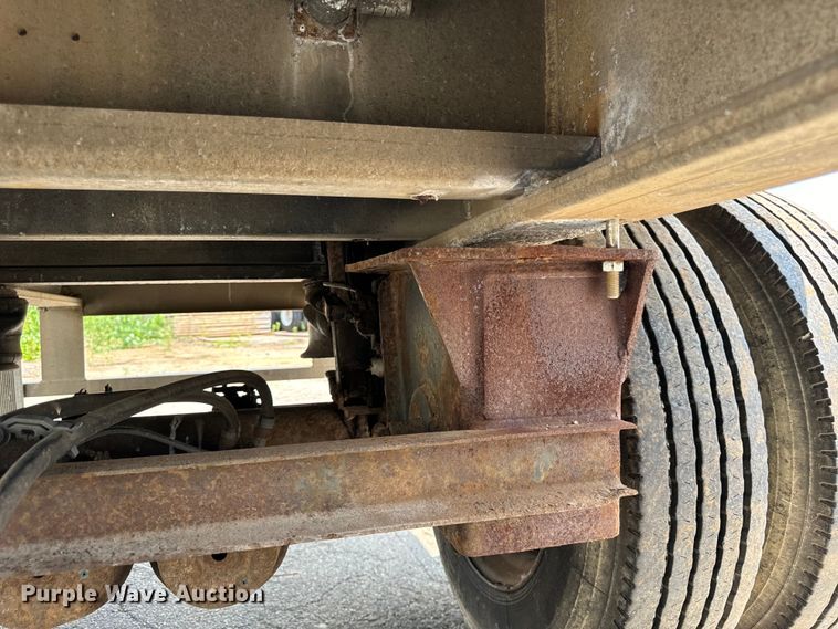 image for item DV5788 1994 East  flatbed trailer