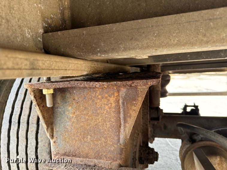 image for item DV5788 1994 East  flatbed trailer