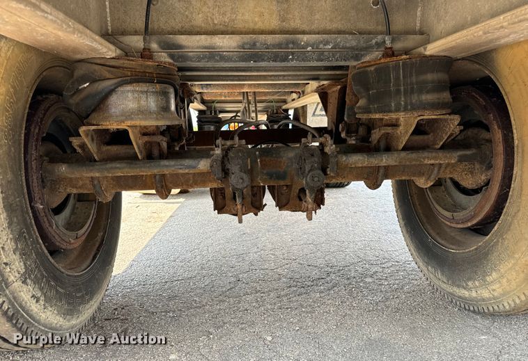 image for item DV5788 1994 East  flatbed trailer