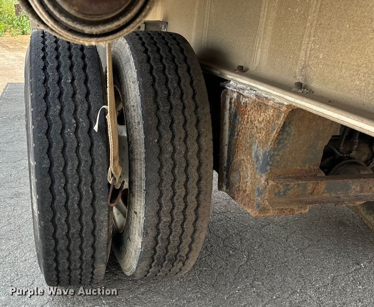 image for item DV5788 1994 East  flatbed trailer