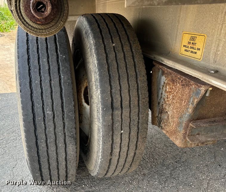 image for item DV5788 1994 East  flatbed trailer