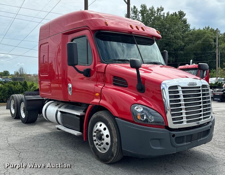 image for item DV5866 2018 Freightliner  Cascadia 113 semi truck