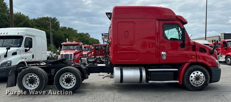 image for item DV5866 2018 Freightliner  Cascadia 113 semi truck