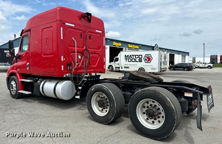 image for item DV5866 2018 Freightliner  Cascadia 113 semi truck