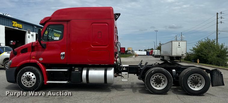 image for item DV5866 2018 Freightliner  Cascadia 113 semi truck