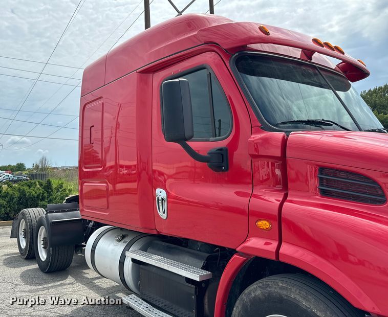 image for item DV5866 2018 Freightliner  Cascadia 113 semi truck