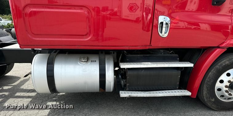 image for item DV5866 2018 Freightliner  Cascadia 113 semi truck