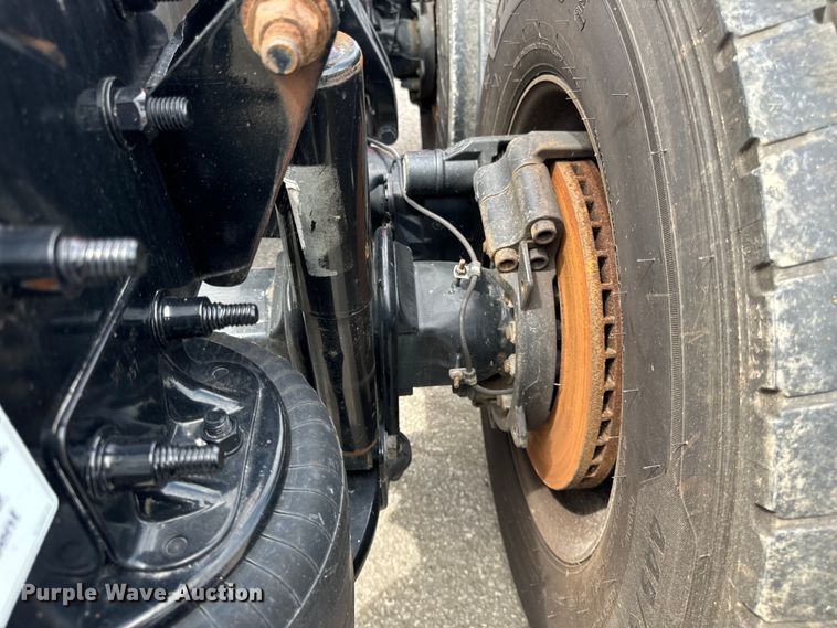 image for item DV5866 2018 Freightliner  Cascadia 113 semi truck