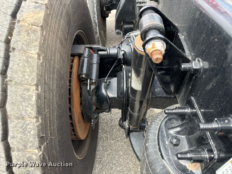 image for item DV5866 2018 Freightliner  Cascadia 113 semi truck