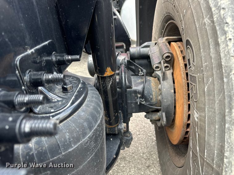 image for item DV5866 2018 Freightliner  Cascadia 113 semi truck