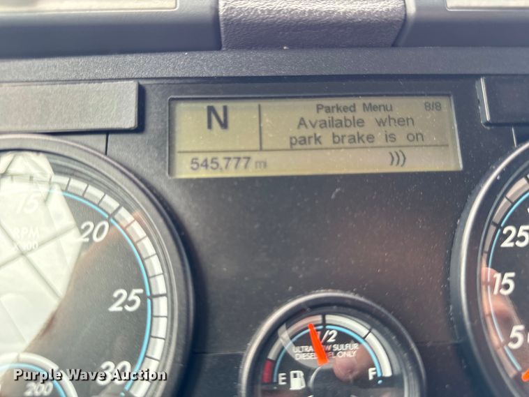 image for item DV5866 2018 Freightliner  Cascadia 113 semi truck