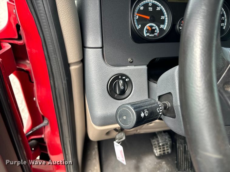 image for item DV5866 2018 Freightliner  Cascadia 113 semi truck