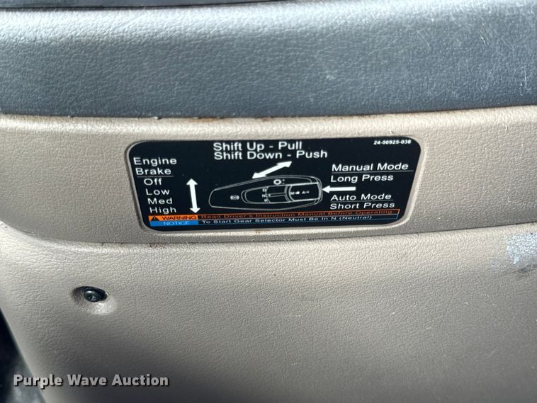 image for item DV5866 2018 Freightliner  Cascadia 113 semi truck