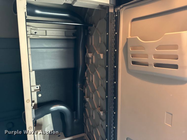 image for item DV5866 2018 Freightliner  Cascadia 113 semi truck