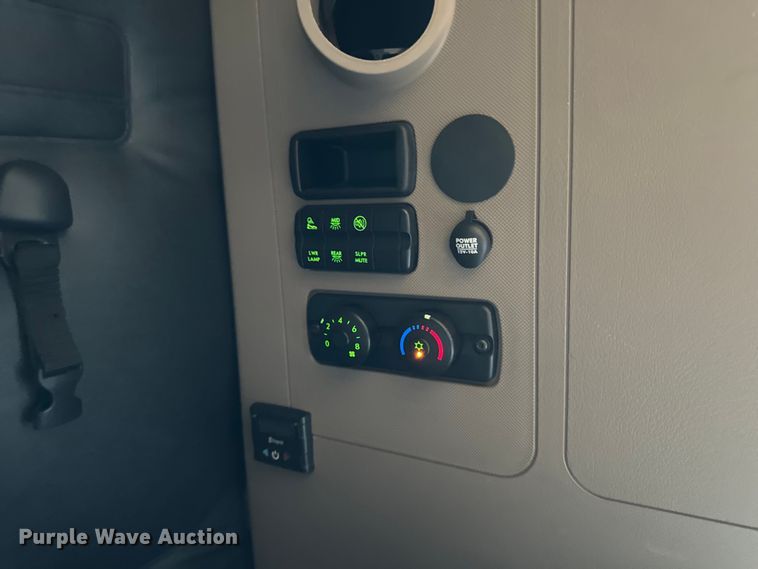 image for item DV5866 2018 Freightliner  Cascadia 113 semi truck