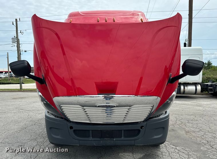 image for item DV5866 2018 Freightliner  Cascadia 113 semi truck