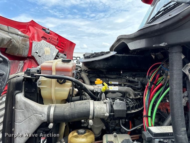 image for item DV5866 2018 Freightliner  Cascadia 113 semi truck