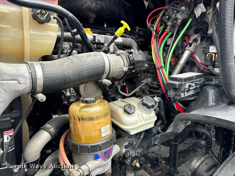 image for item DV5866 2018 Freightliner  Cascadia 113 semi truck