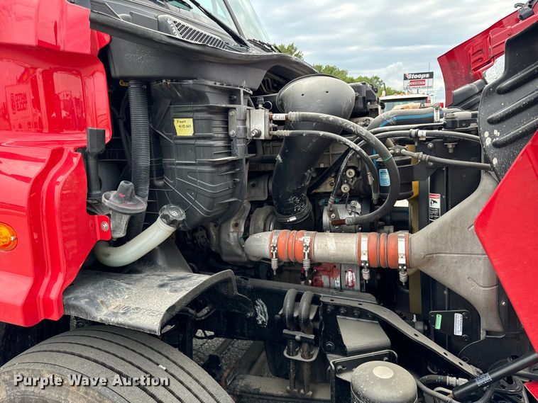 image for item DV5866 2018 Freightliner  Cascadia 113 semi truck