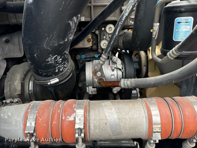 image for item DV5866 2018 Freightliner  Cascadia 113 semi truck