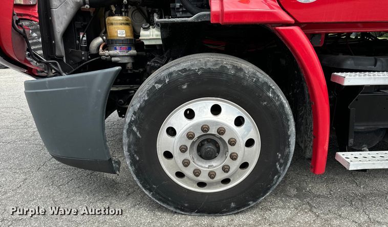 image for item DV5866 2018 Freightliner  Cascadia 113 semi truck