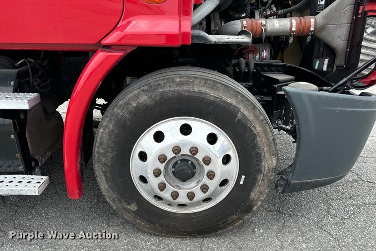 image for item DV5866 2018 Freightliner  Cascadia 113 semi truck