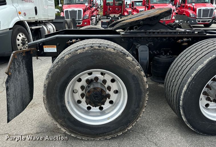 image for item DV5866 2018 Freightliner  Cascadia 113 semi truck