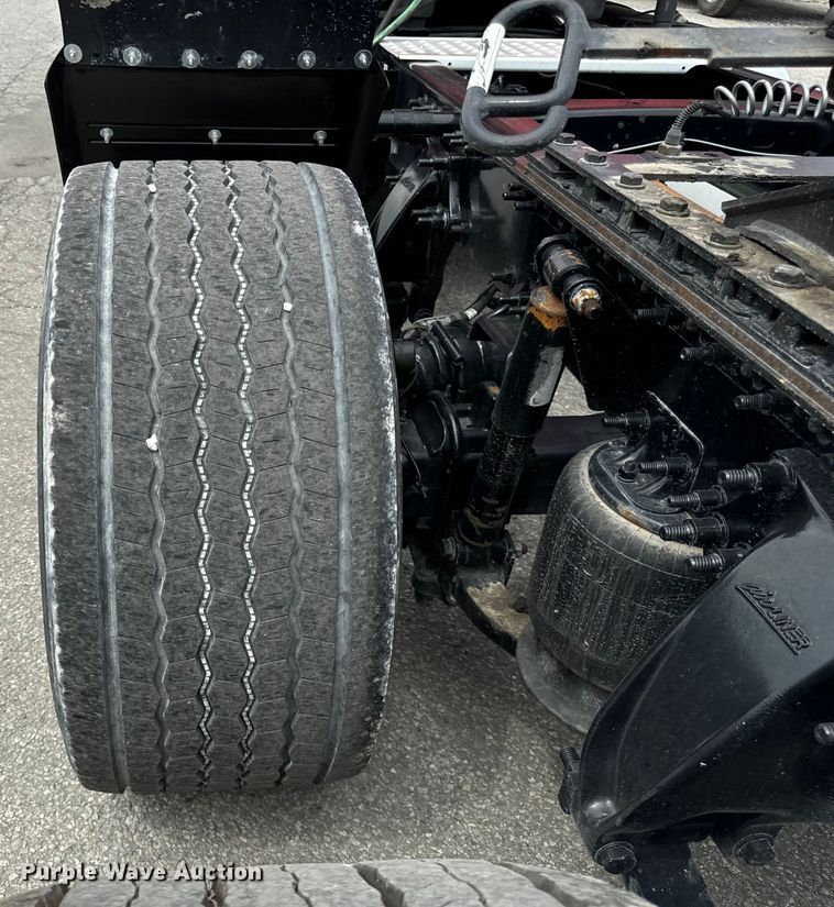 image for item DV5866 2018 Freightliner  Cascadia 113 semi truck