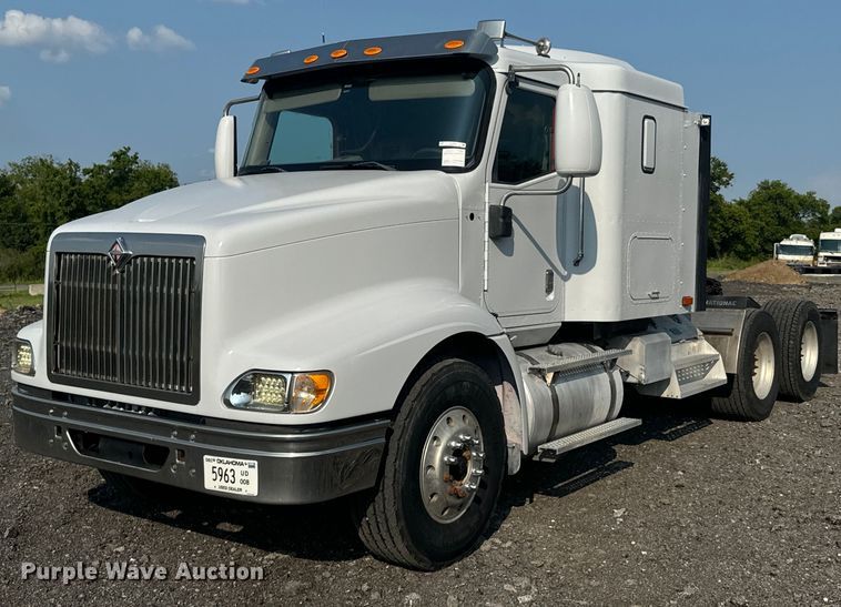 image for item DX0983 2006 International 9200i semi truck