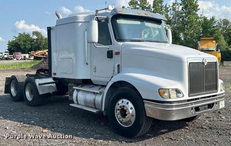 image for item DX0983 2006 International 9200i semi truck