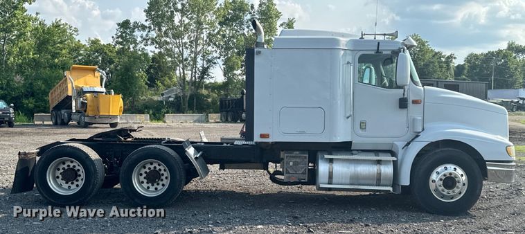 image for item DX0983 2006 International 9200i semi truck
