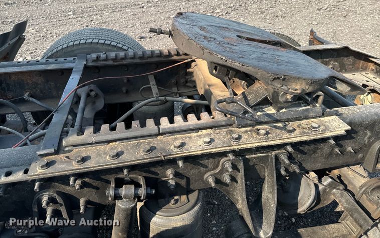 image for item DX0983 2006 International 9200i semi truck