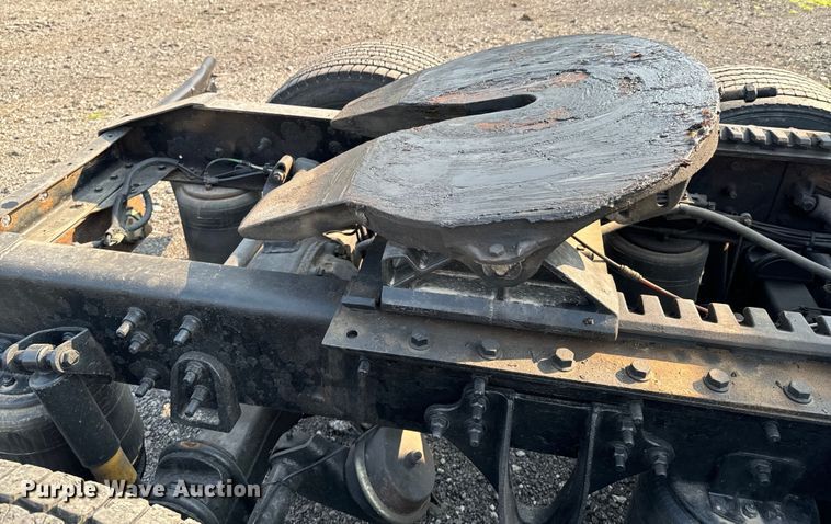 image for item DX0983 2006 International 9200i semi truck