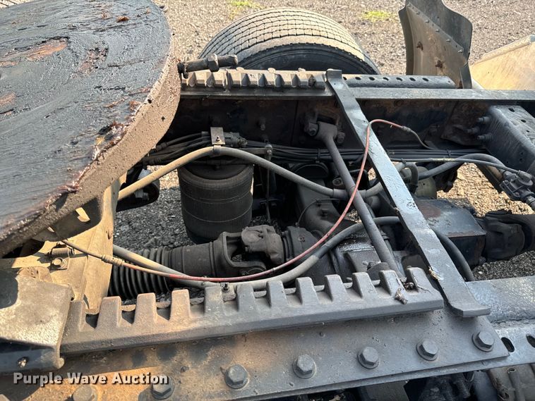 image for item DX0983 2006 International 9200i semi truck