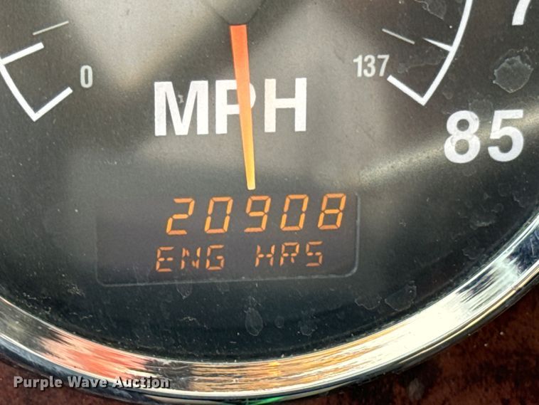 image for item DX0983 2006 International 9200i semi truck