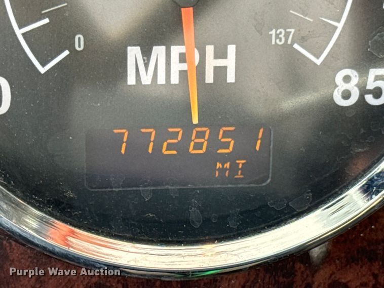 image for item DX0983 2006 International 9200i semi truck