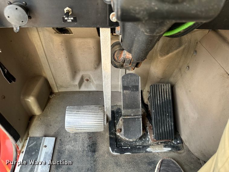 image for item DX0983 2006 International 9200i semi truck