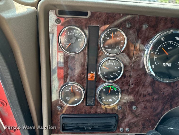 image for item DX0983 2006 International 9200i semi truck