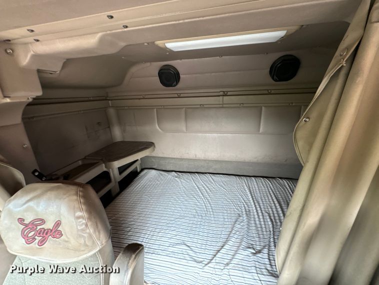 image for item DX0983 2006 International 9200i semi truck