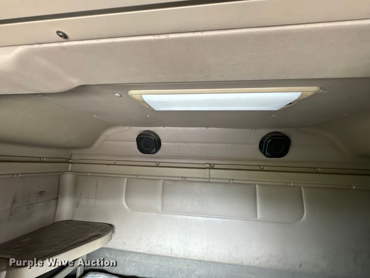 image for item DX0983 2006 International 9200i semi truck