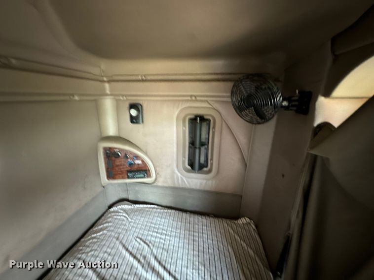 image for item DX0983 2006 International 9200i semi truck