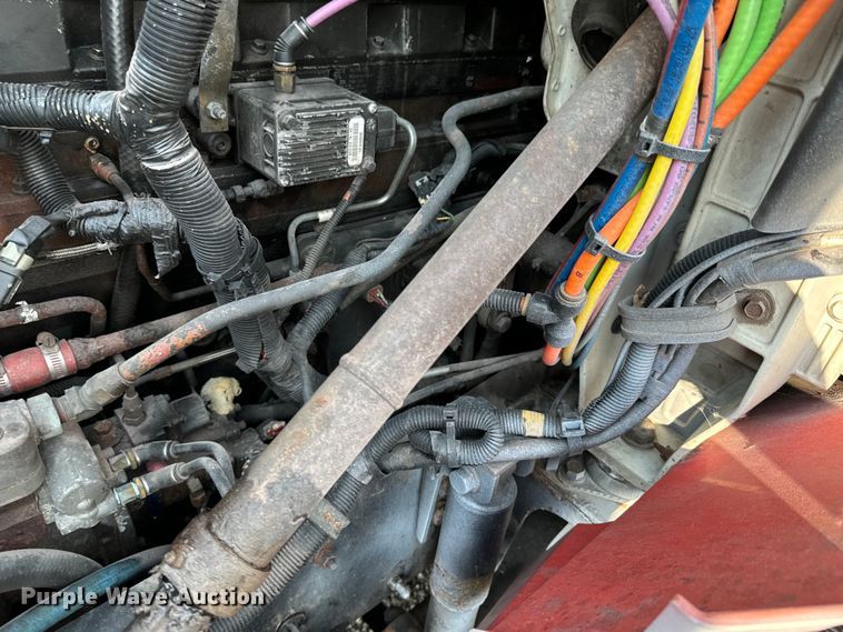 image for item DX0983 2006 International 9200i semi truck