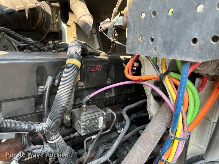 image for item DX0983 2006 International 9200i semi truck