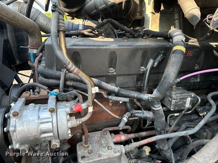 image for item DX0983 2006 International 9200i semi truck