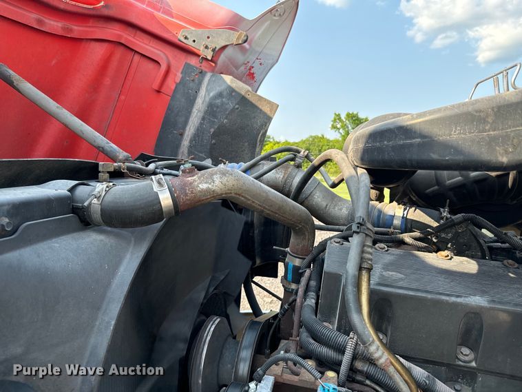 image for item DX0983 2006 International 9200i semi truck