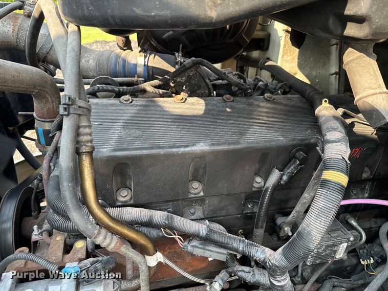 image for item DX0983 2006 International 9200i semi truck