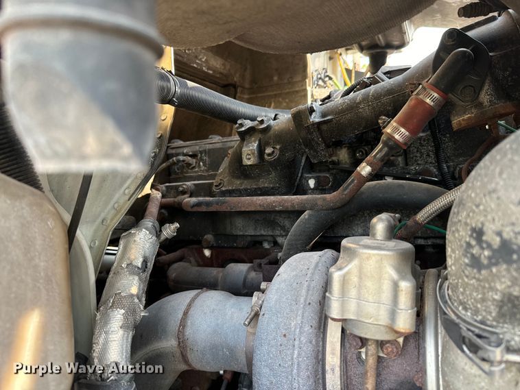 image for item DX0983 2006 International 9200i semi truck