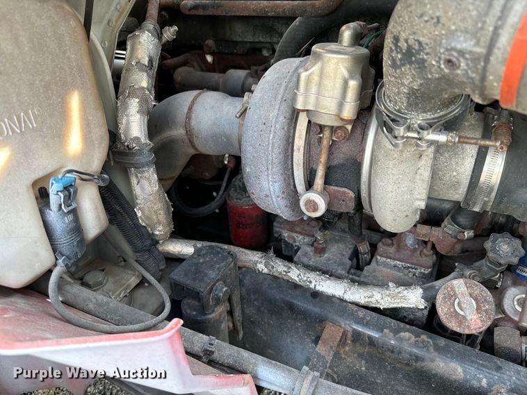 image for item DX0983 2006 International 9200i semi truck